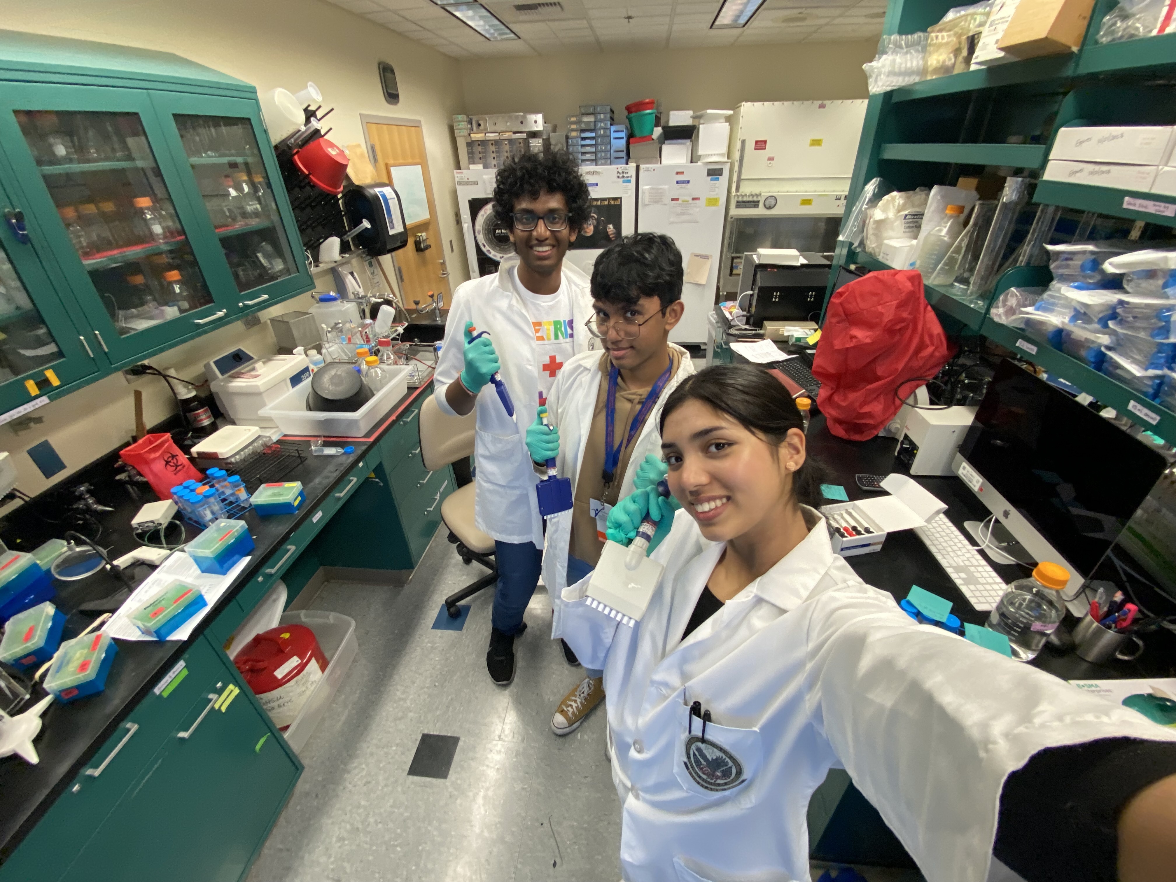 PSI students working together in a biomedical research laboratory